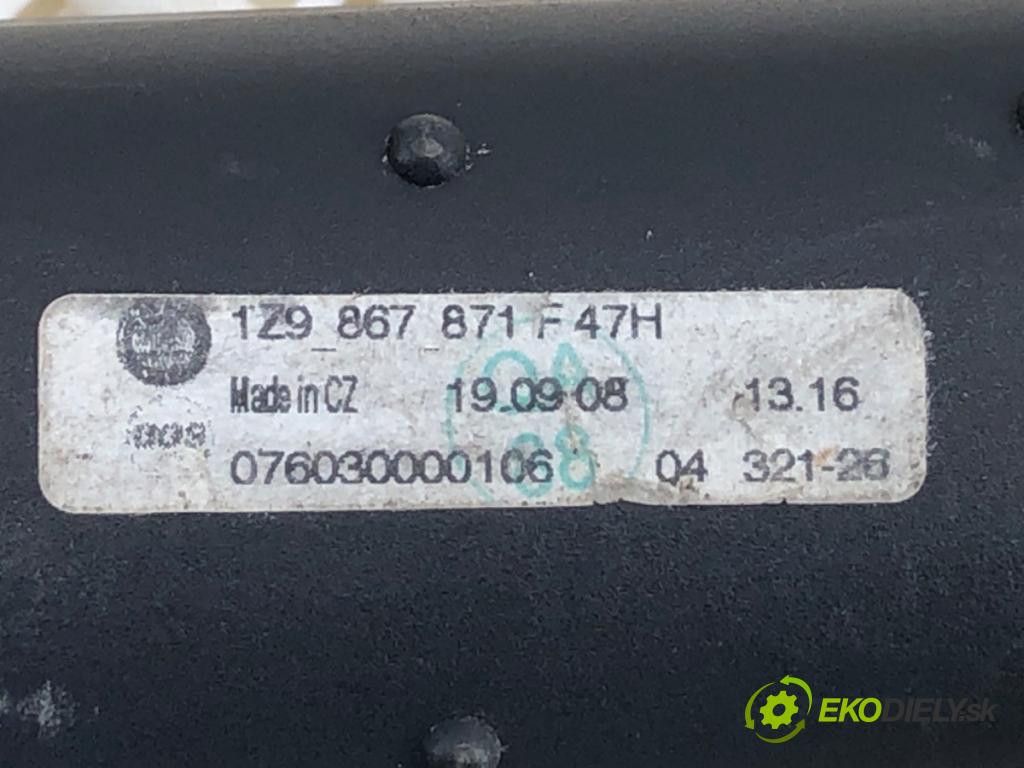SKODA OCTAVIA II Kombi 2008 75 kW 1.6 1595 Roleta kufra 1Z9867871F