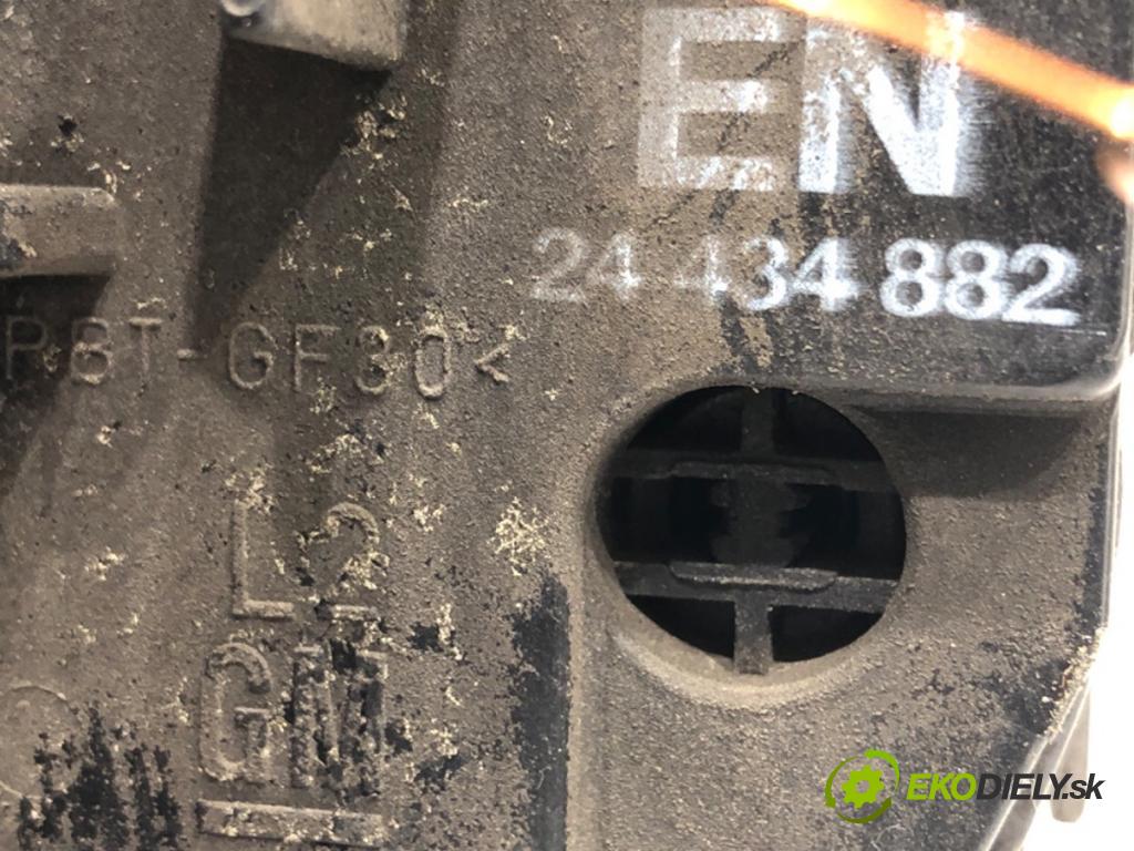 OPEL CORSA C liftback 2005 44 kW 1.0 (F08, F68) 998 zámok dveře levý přední část