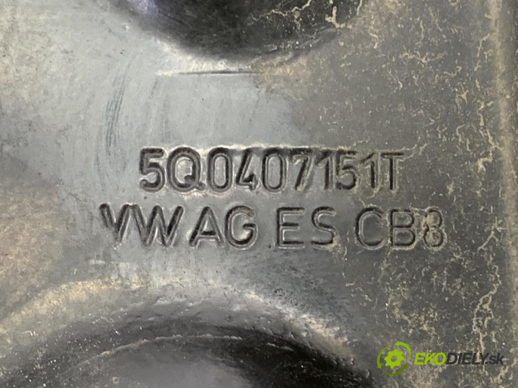 SKODA OCTAVIA III Kombi 2018 85 kW 1.6 TDI 1598 rameno levý přední část 5Q0407151T