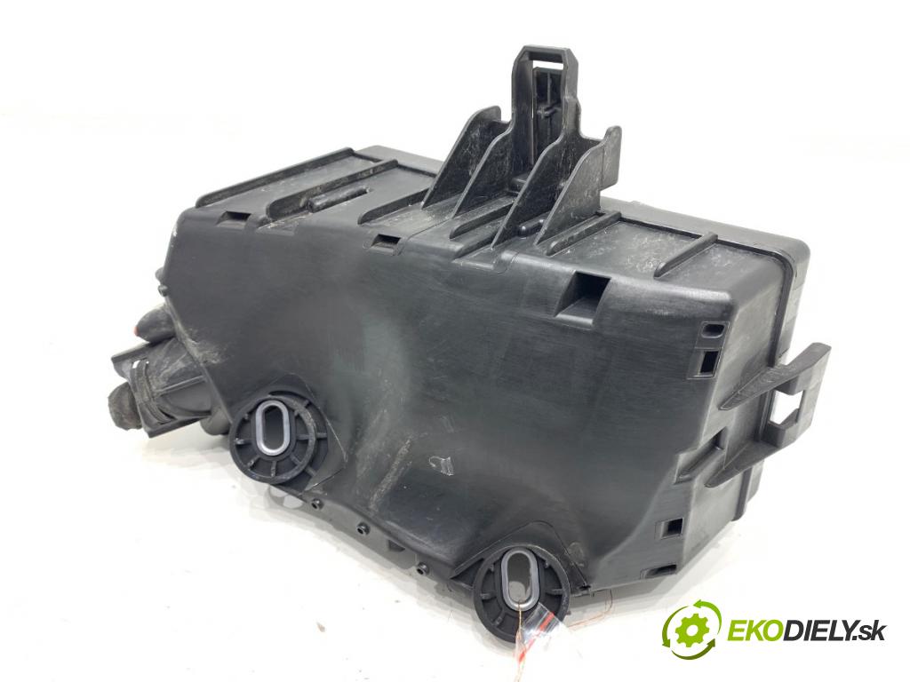 SKODA OCTAVIA III Kombi 2018 85 kW 1.6 TDI 1598 Skrinka poistková 5Q0937125B (Poistková skrinka)