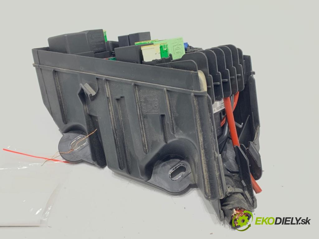 SKODA OCTAVIA III Kombi 2018 85 kW 1.6 TDI 1598 Skrinka poistková 5Q0937125B (Poistková skrinka)