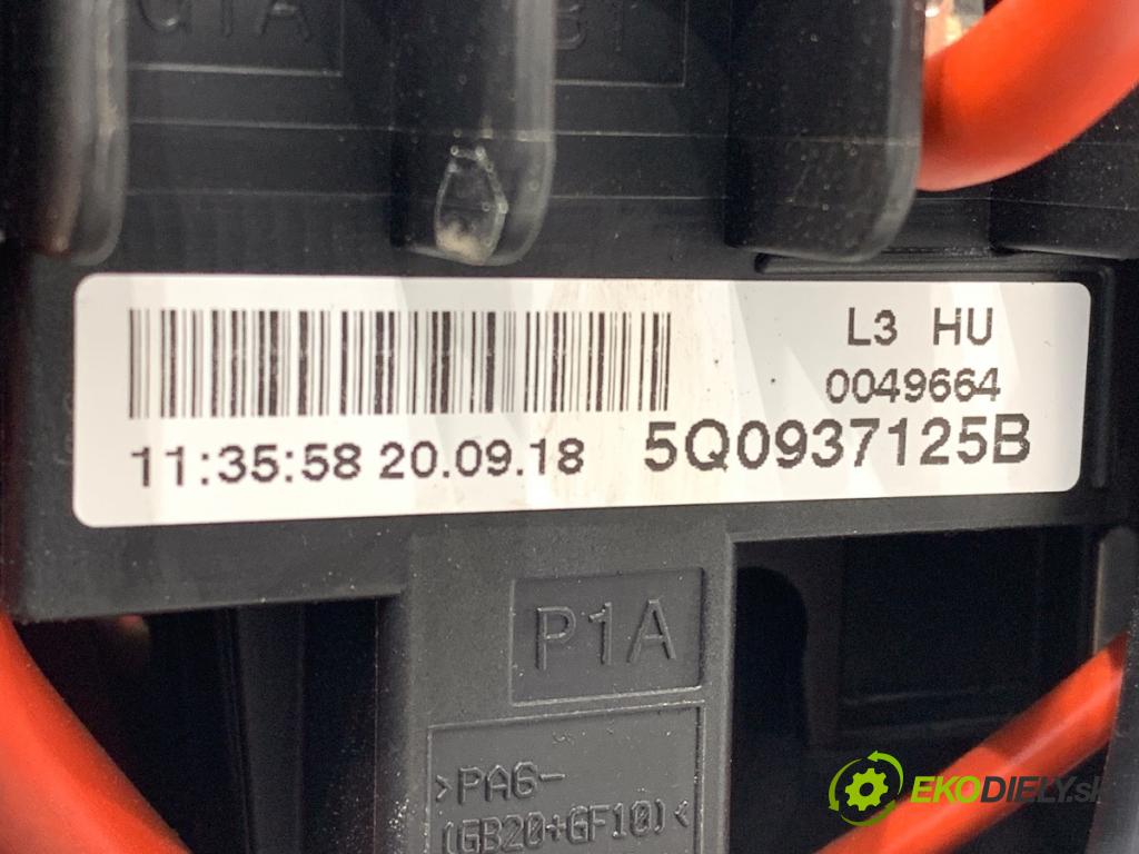 SKODA OCTAVIA III Kombi 2018 85 kW 1.6 TDI 1598 Skrinka poistková 5Q0937125B (Poistková skrinka)