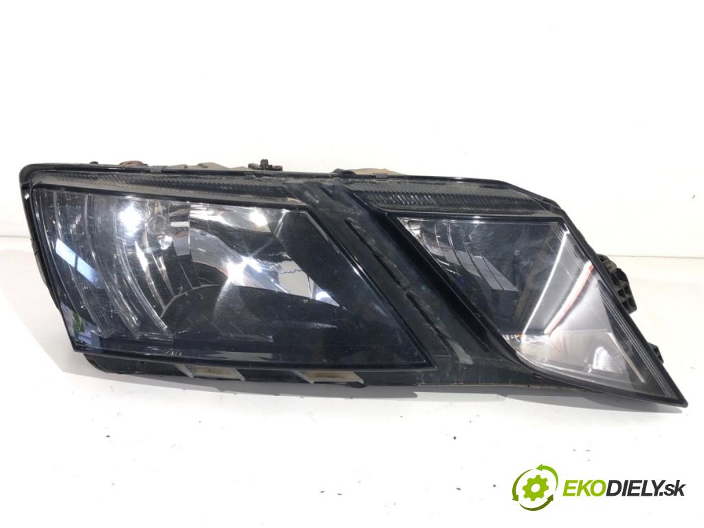 SKODA OCTAVIA III Kombi 2018 85 kW 1.6 TDI 1598 Svetlomet pravy predný 5E1941016C
