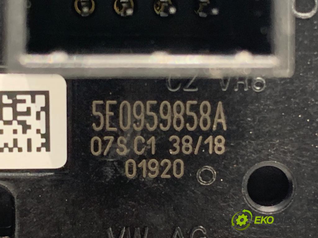 SKODA OCTAVIA III Kombi 2018 85 kW 1.6 TDI 1598 Prepínač okien 5E0959858A (Prepínacie páčky pod volantom)