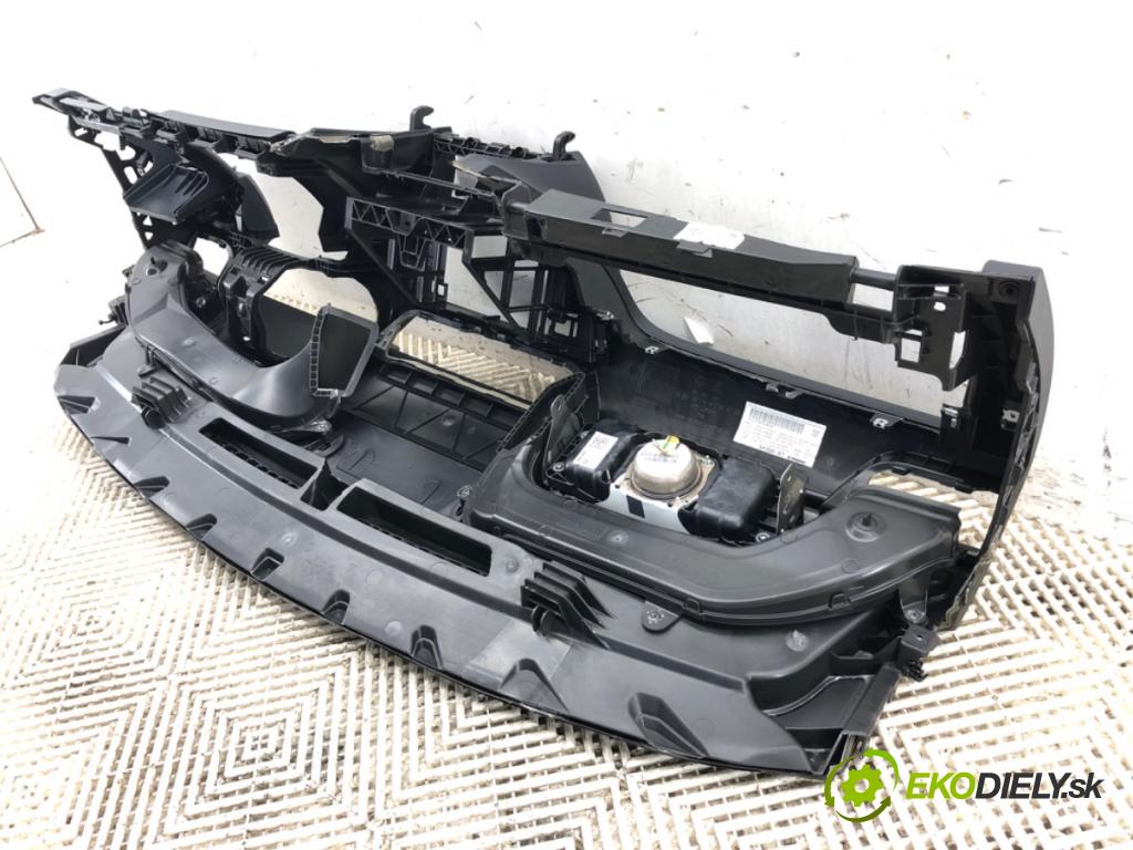 SKODA OCTAVIA III Kombi 2018 85 kW 1.6 TDI 1598 Palubná doska silentbloku pasy 5E1857091