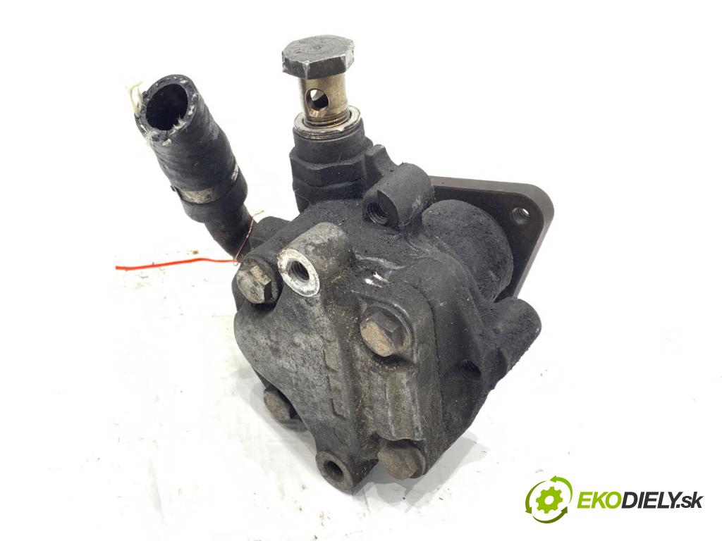 AUDI A4 B5 sedan 1996 81 kW 1.9 TDI 1896 pumpa servočerpadlo 8D0145156L (Servočerpadlo)