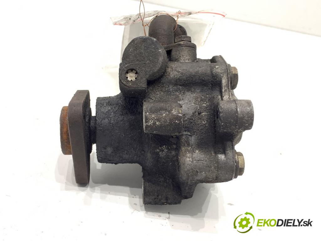 AUDI A4 B5 sedan 1996 81 kW 1.9 TDI 1896 pumpa servočerpadlo 8D0145156L (Servočerpadlo)