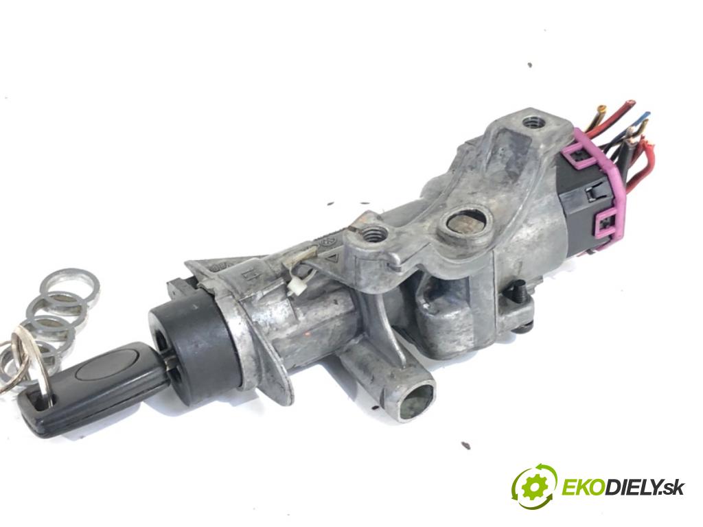 AUDI A4 B5 sedan 1996 81 kW 1.9 TDI 1896 spinačka 4B0905851 (Spínacia skrinka)