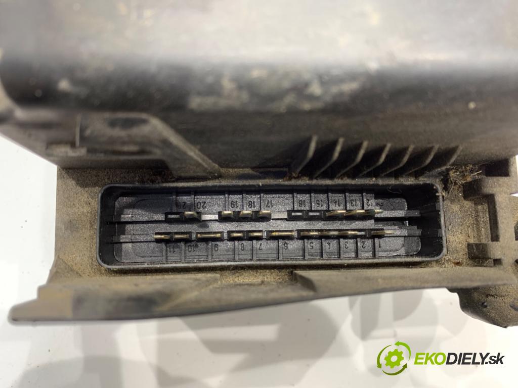 AUDI A4 B5 sedan 1996 81 kW 1.9 TDI 1896 pumpa ABS 8D0614111 (Pumpa ABS)
