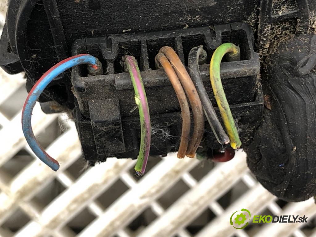 AUDI A4 B5 sedan 1996 81 kW 1.9 TDI 1896 Mechanizmus stieračov predný 8D1955023 (Motorček stieračov predný)