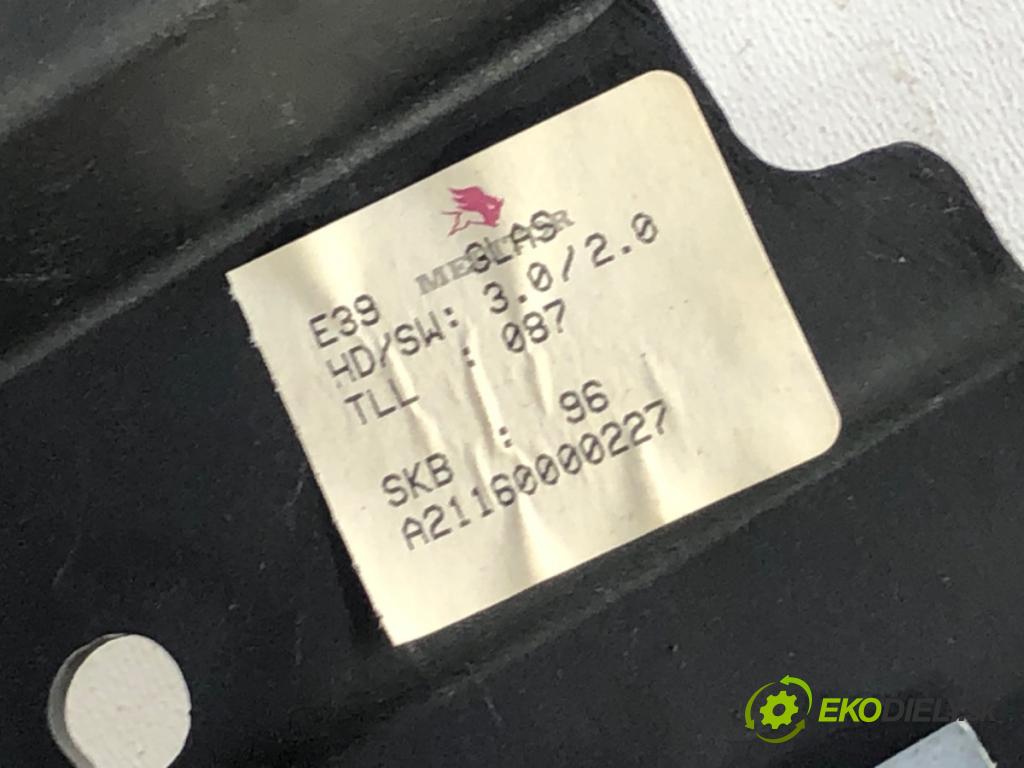 BMW E39 sedan 2000 110 kW 520 i 1990 strešné okno 8381480 (Sklo karosérie)