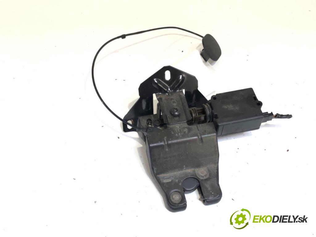 BMW E39 sedan 2000 110 kW 520 i 1990 Teleskop zámku dverí 8168892 (Motorček ostatné)