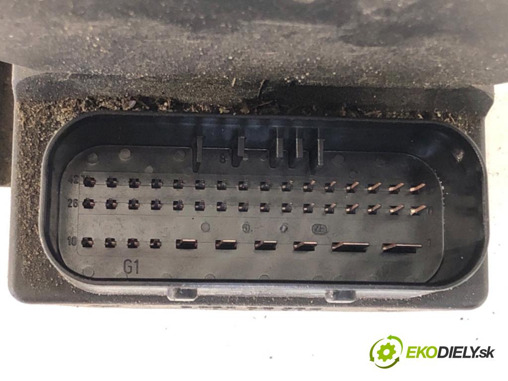 BMW E39 sedan 2000 110 kW 520 i 1990 pumpa ABS 6750383 (Pumpa ABS)