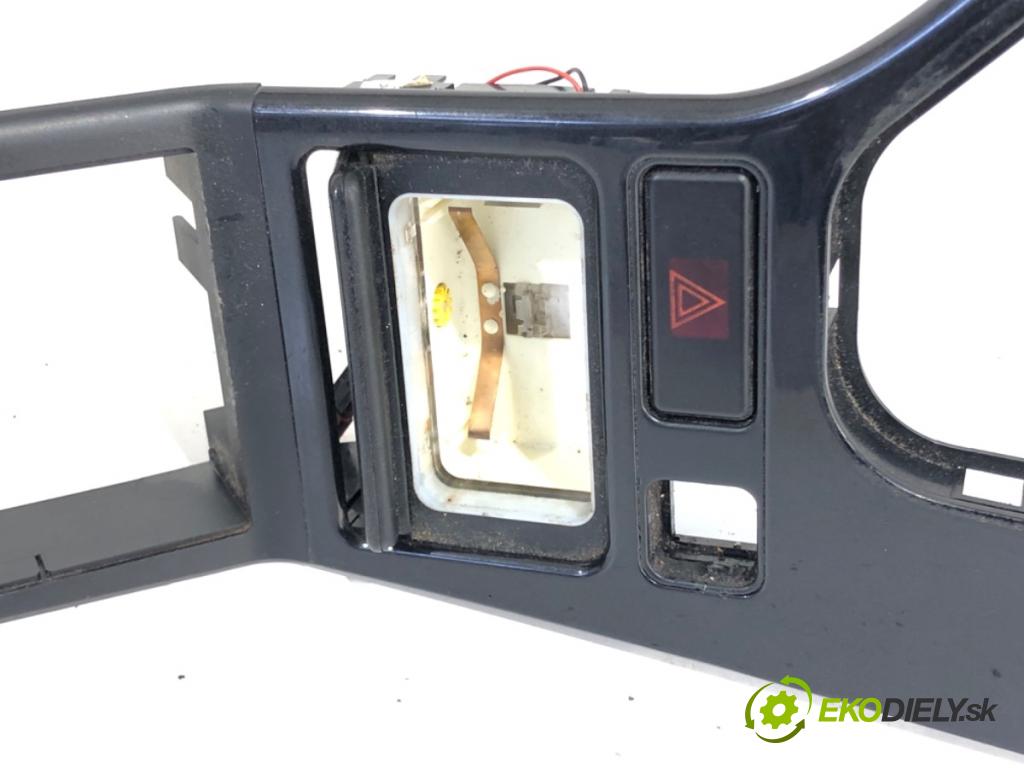 BMW E39 sedan 2000 110 kW 520 i 1990 lišty kryt  (Lišta)