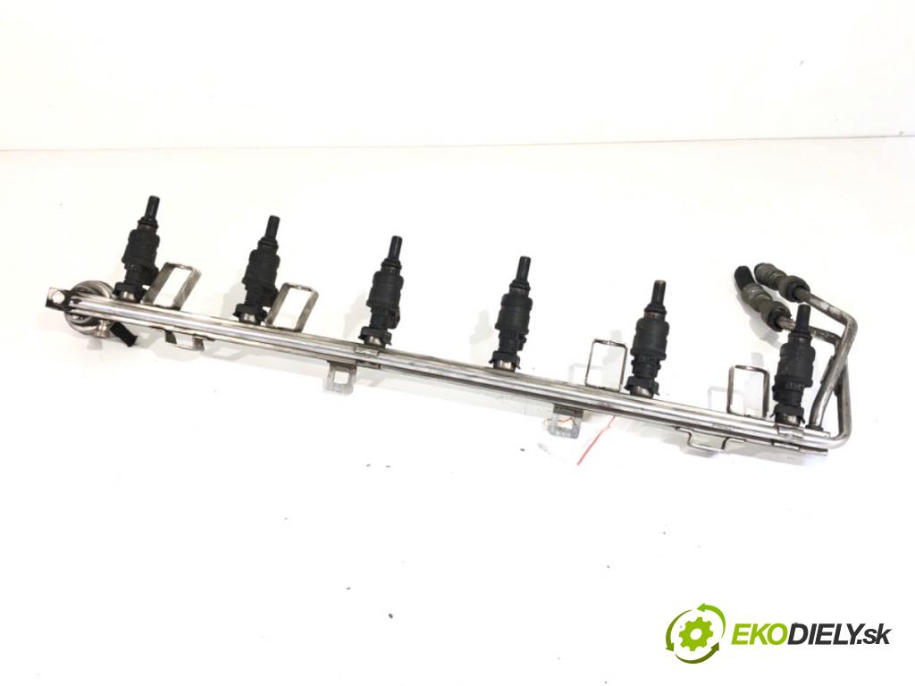 BMW E39 sedan 2000 110 kW 520 i 1990 Lišta vstrekovacia 1427985 (Vstrekovacia lišta)