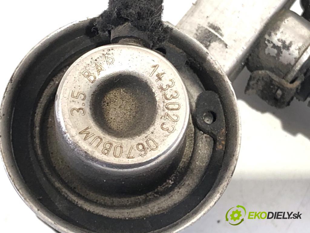 BMW E39 sedan 2000 110 kW 520 i 1990 Lišta vstrekovacia 1427985 (Vstrekovacia lišta)