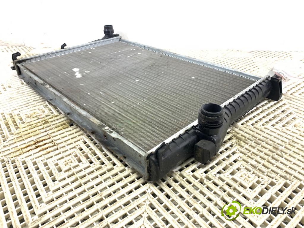 BMW E39 sedan 2000 110 kW 520 i 1990 chladič vody  (Vodní chladič)