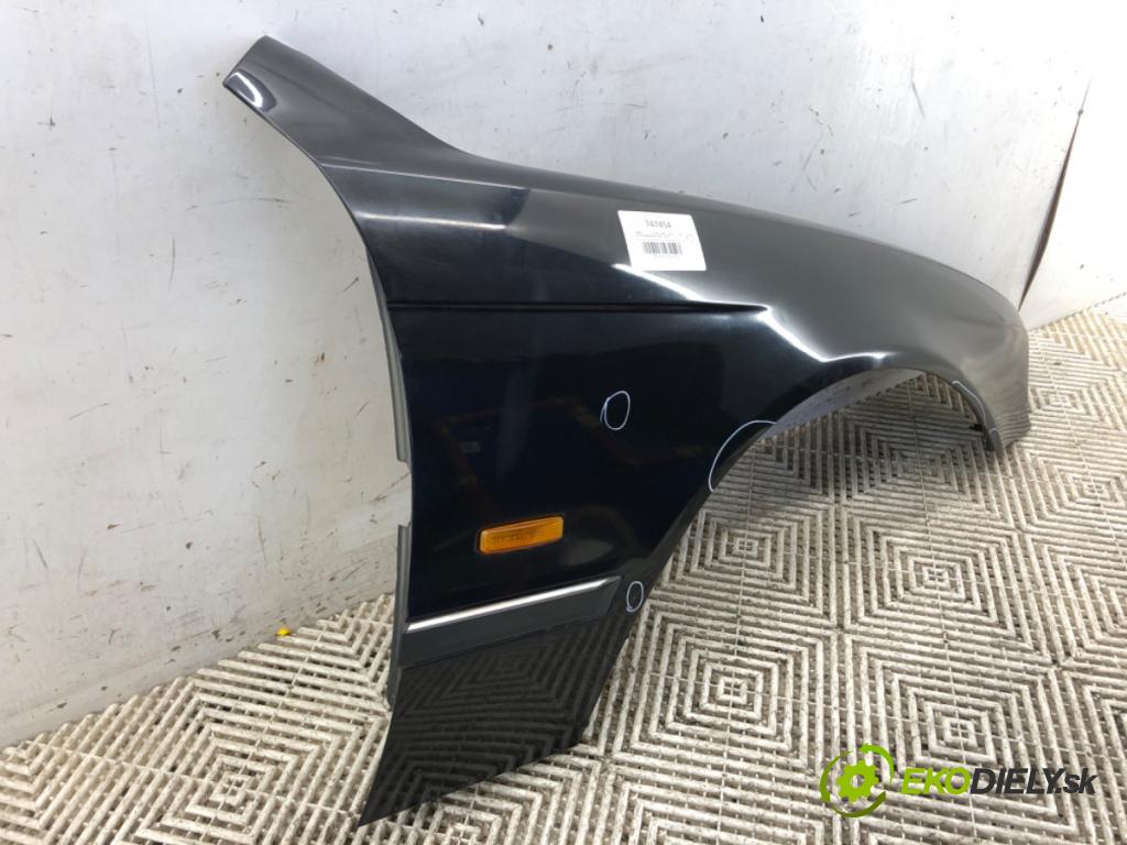 BMW E39 sedan 2000 110 kW 520 i 1990 blatník pravý přední část