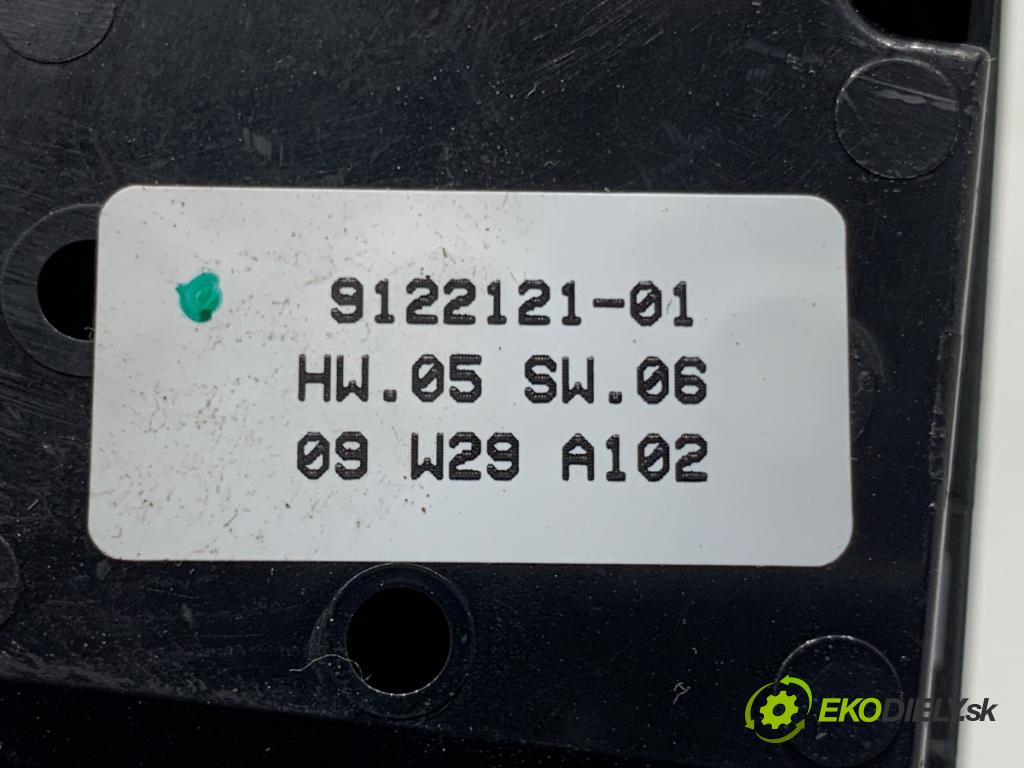 BMW E70 SUV 2009 200 kW 3.0 si 2996 Prepínač okien 9122121 (Prepínacie páčky pod volantom)