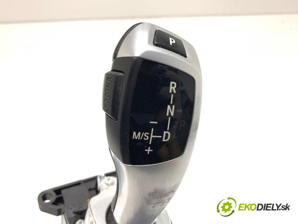 BMW E70 SUV 2009 200 kW 3.0 si 2996 kulisa 9197970 (Řadicí páka (kulisa) )