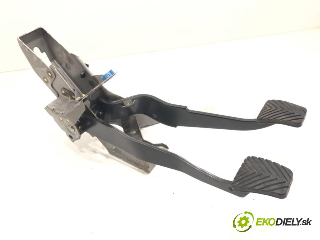 MITSUBISHI MIRAGE / SPACE STAR liftback 2013 52 kW 1.0 (A05A) 999 PEDÁL: manuálne  (Potenciometer plynového pedálu)