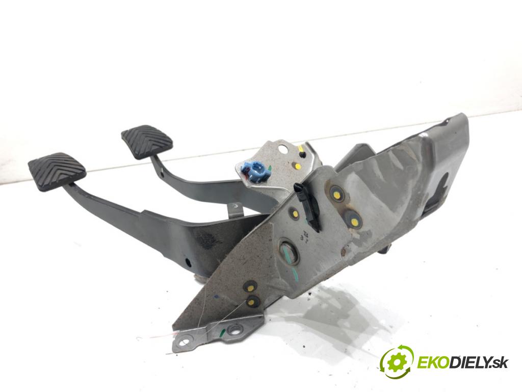 MITSUBISHI MIRAGE / SPACE STAR liftback 2013 52 kW 1.0 (A05A) 999 PEDÁL: manuálne  (Potenciometer plynového pedálu)