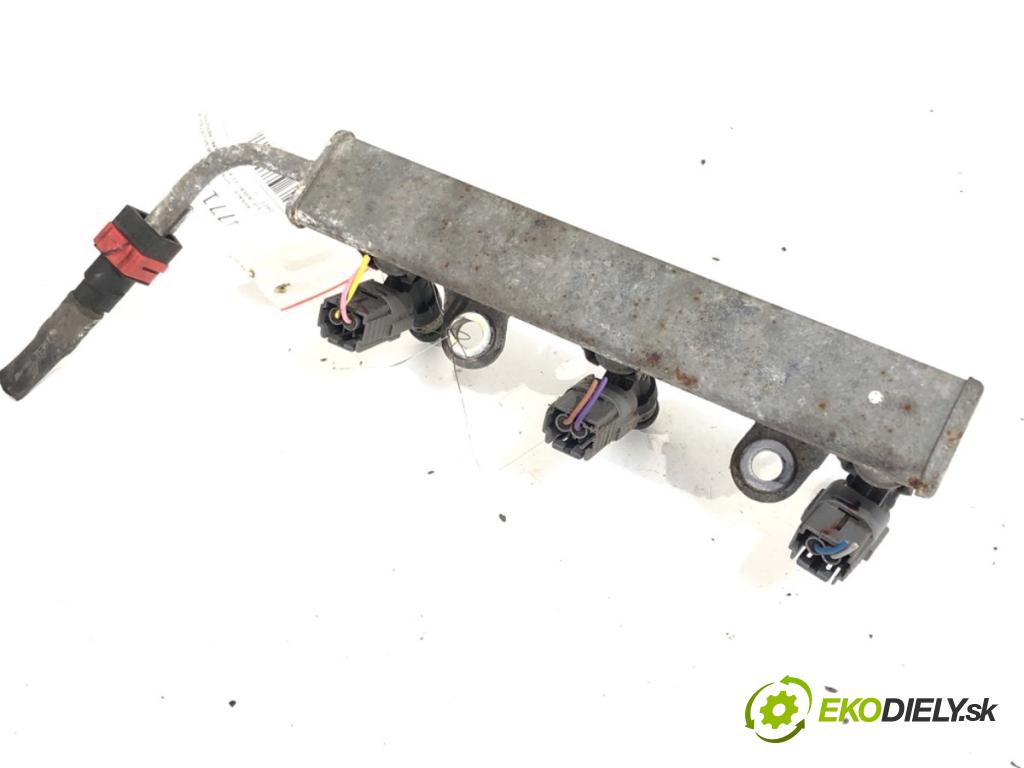 MITSUBISHI MIRAGE / SPACE STAR liftback 2013 52 kW 1.0 (A05A) 999 Lišta vstrekovacia KMN230B (Vstrekovacia lišta)