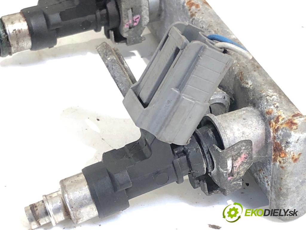 MITSUBISHI MIRAGE / SPACE STAR liftback 2013 52 kW 1.0 (A05A) 999 Lišta vstrekovacia KMN230B (Vstrekovacia lišta)