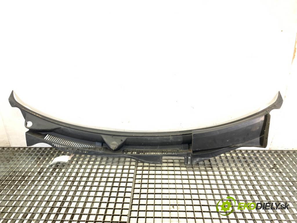 VW GOLF IV liftback 1998 74 kW 1.6 1595 Torpédo, plast pod čelné okno  (Torpédo (plast pod čelným sklom))