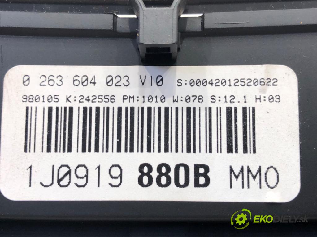 VW GOLF IV liftback 1998 74 kW 1.6 1595 prístrojovka 1J0919880B (Přístrojová deska)