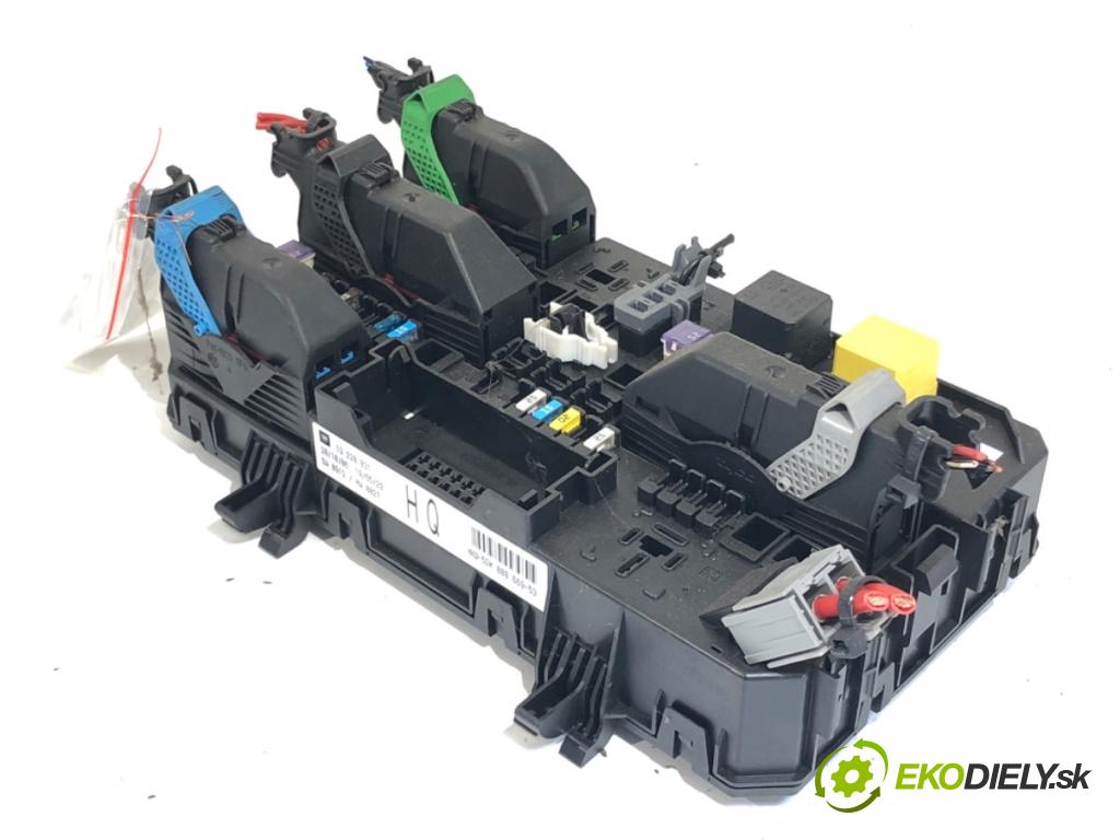 OPEL ZAFIRA B nadwozie wielkoprzestrzenne (MPV) 2006 74 kW 1.9 CDTI (M75) 1910 modul BSI 13220831 (Pojistková skříňka)