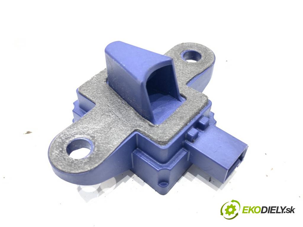 MERCEDES-BENZ C218 coupe 2013 195 kW CLS 350 CDI / d (218.323) 2987 Snímač nárazu A2128205026 (Snímač nárazu)