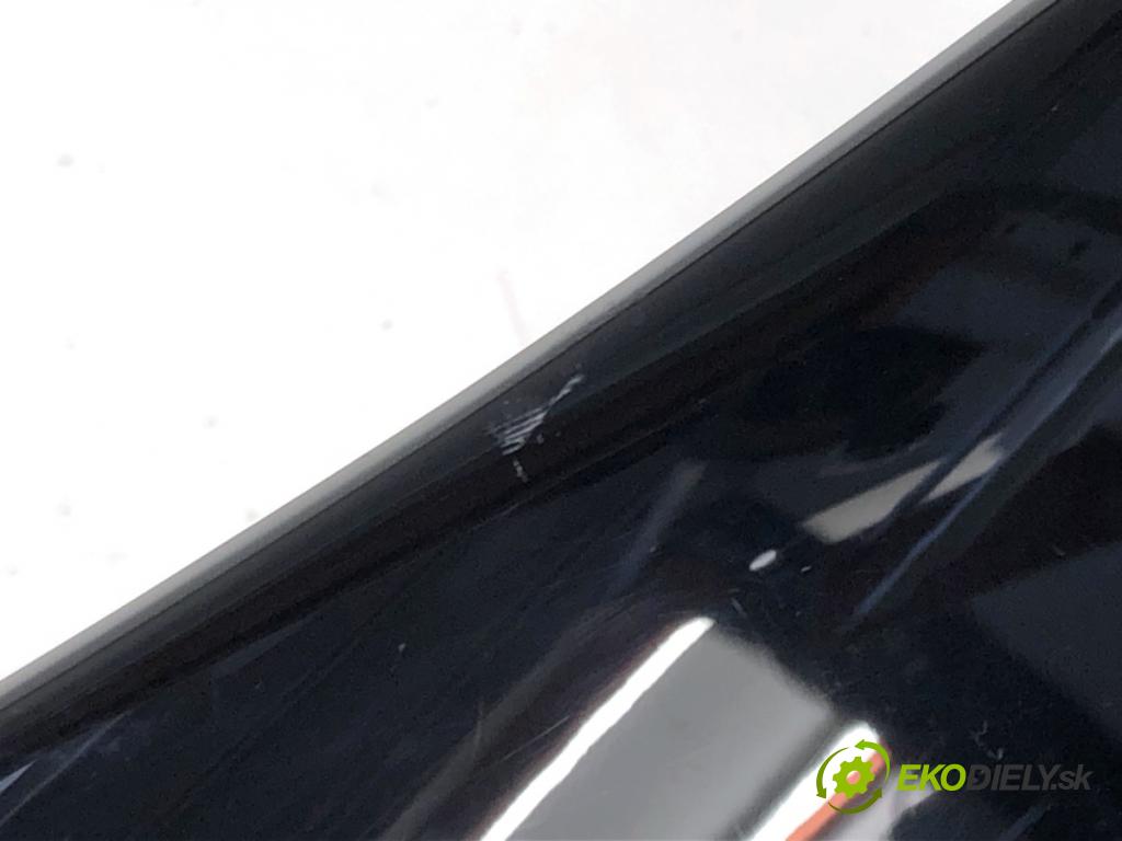 MERCEDES-BENZ C218 coupe 2013 195 kW CLS 350 CDI / d (218.323) 2987 lišty kryt  (Lišta)
