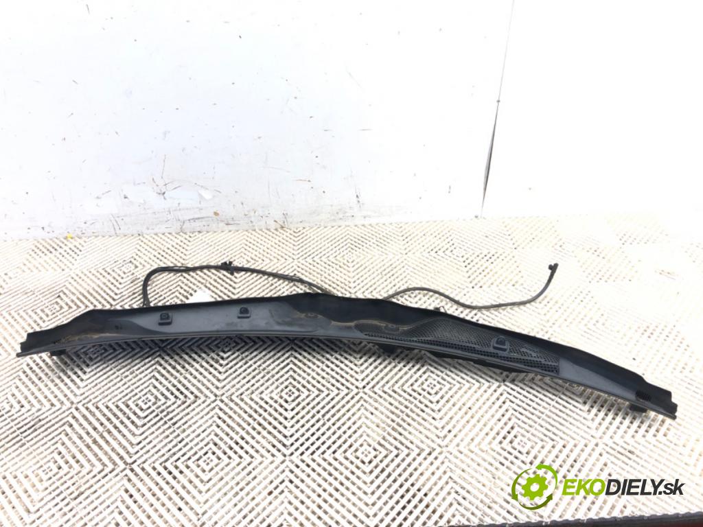 MERCEDES-BENZ C218 coupe 2013 195 kW CLS 350 CDI / d (218.323) 2987 Torpédo, plast pod čelné okno A2128301013 (Torpédo (plast pod čelným sklom))
