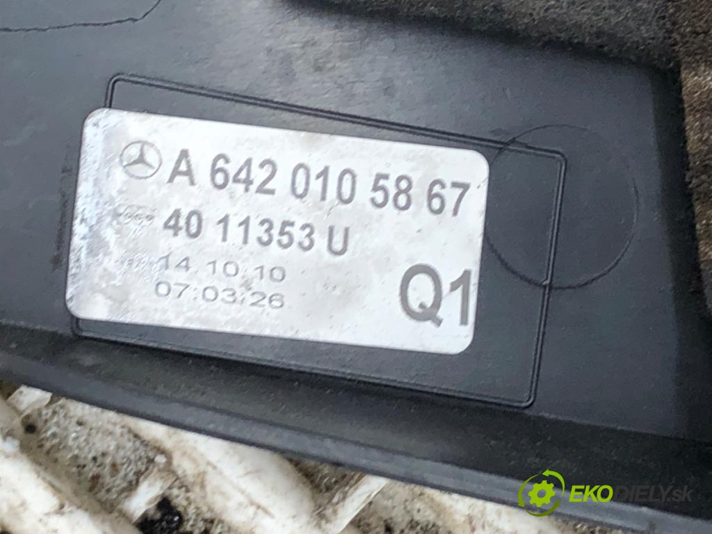 MERCEDES-BENZ C218 coupe 2013 195 kW CLS 350 CDI / d (218.323) 2987 kryt motora A6420105867 (Kryt motoru )