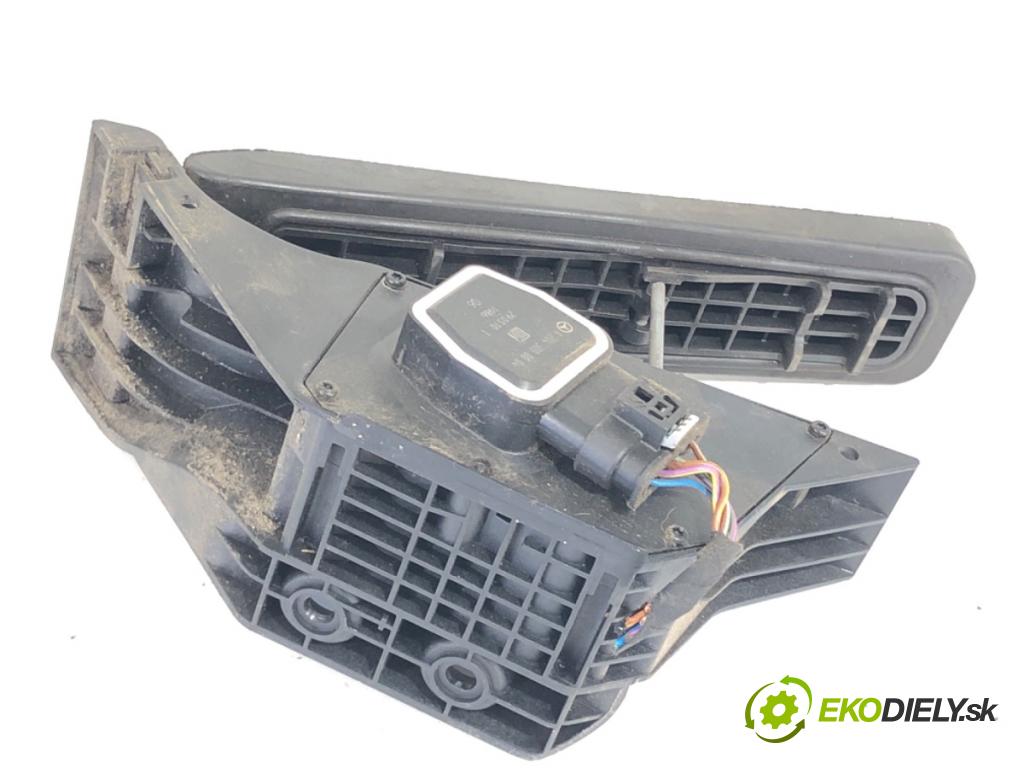 MERCEDES-BENZ C218 coupe 2013 195 kW CLS 350 CDI / d (218.323) 2987 Potenciometer plynu A2043000004 (Potenciometer plynového pedálu)