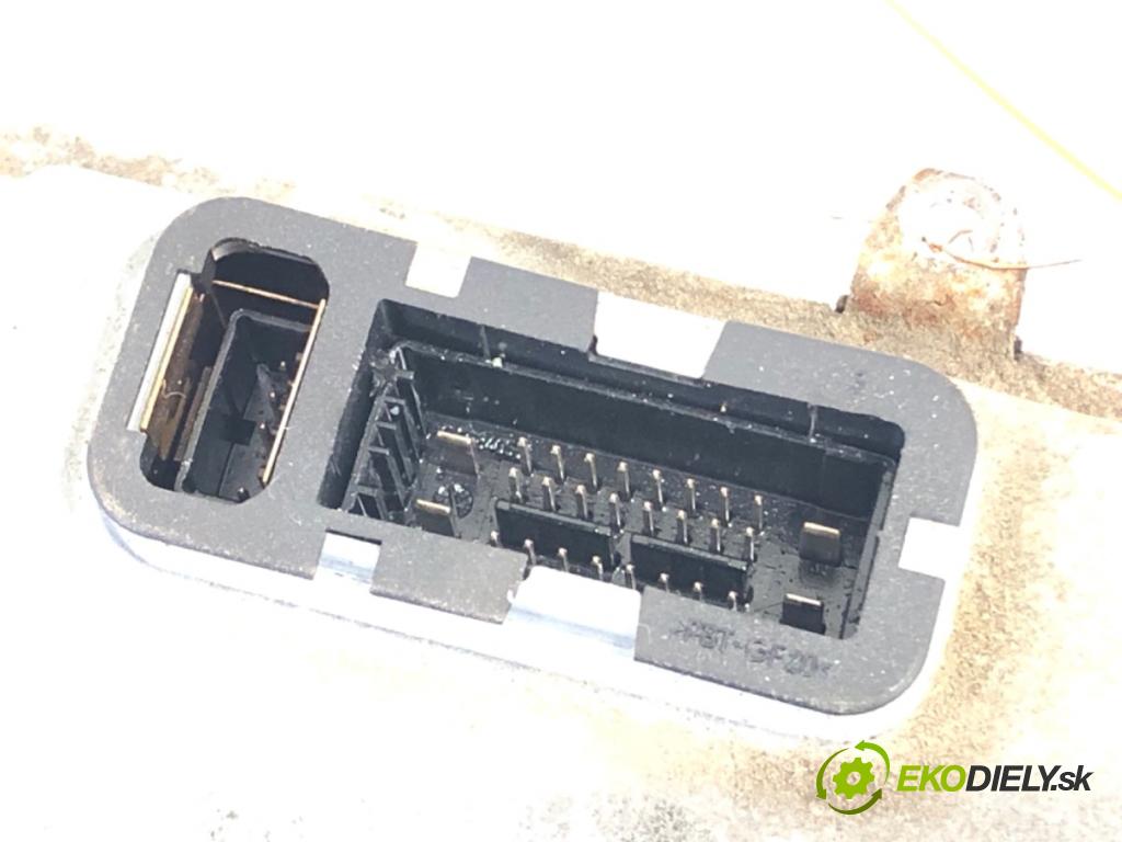 MERCEDES-BENZ C218 coupe 2013 195 kW CLS 350 CDI / d (218.323) 2987 Menič XENON A2188202126 (Riadiaca jednotka xenónu)