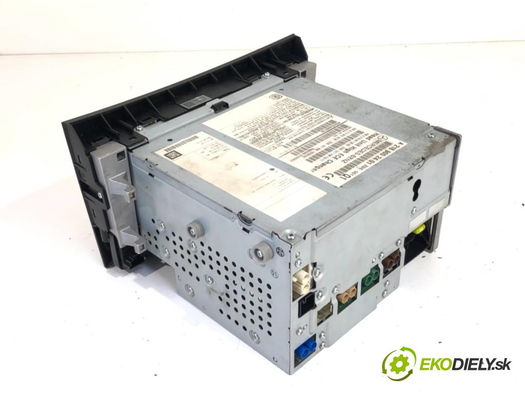 MERCEDES-BENZ C218 coupe 2013 195 kW CLS 350 CDI / d (218.323) 2987 RADIO A2189002401 (Audio zariadenie)