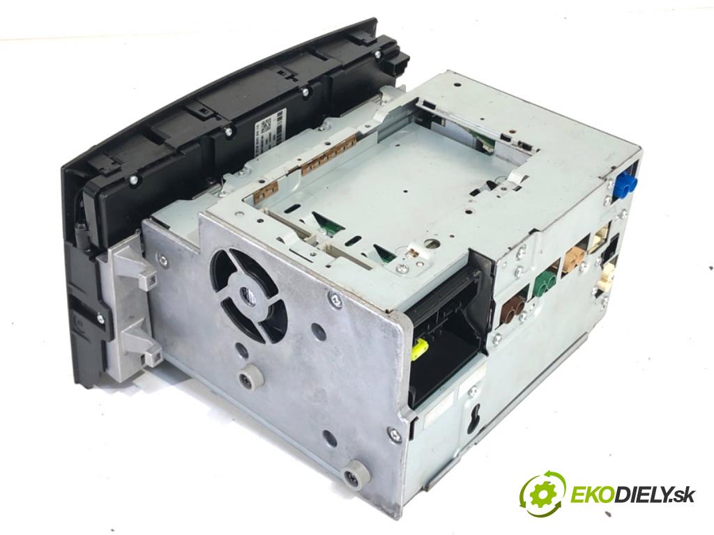 MERCEDES-BENZ C218 coupe 2013 195 kW CLS 350 CDI / d (218.323) 2987 RADIO A2189002401 (Audio zariadenie)