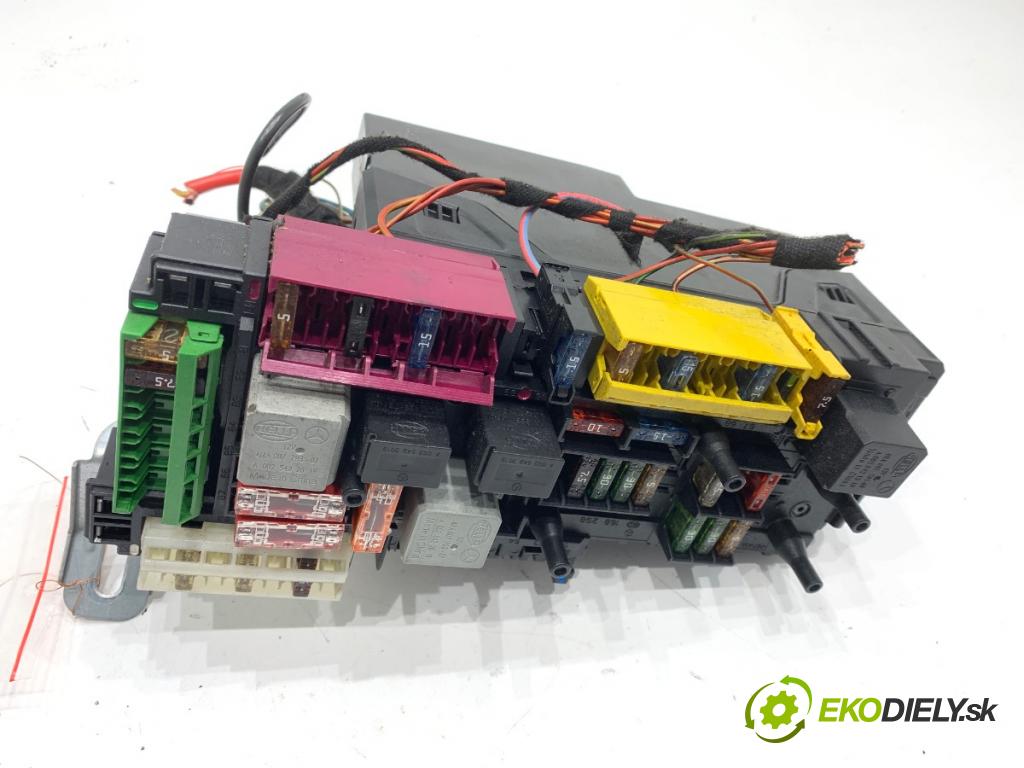 MERCEDES-BENZ C218 coupe 2013 195 kW CLS 350 CDI / d (218.323) 2987 skříňka poistková 2129060505 (Pojistková skříňka)