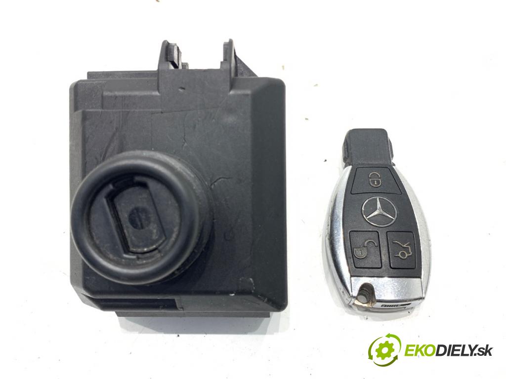 MERCEDES-BENZ C218 coupe 2013 195 kW CLS 350 CDI / d (218.323) 2987 spinačka A2129055400 (Spínacia skrinka)