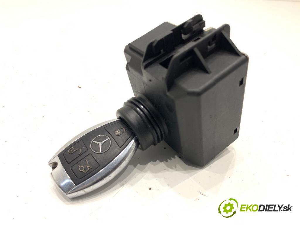 MERCEDES-BENZ C218 coupe 2013 195 kW CLS 350 CDI / d (218.323) 2987 spinačka A2129055400 (Spínacia skrinka)