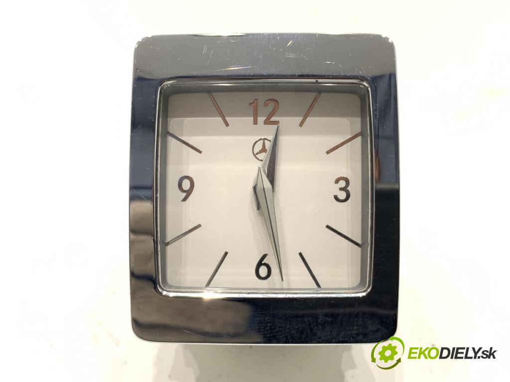 MERCEDES-BENZ C218 coupe 2013 195 kW CLS 350 CDI / d (218.323) 2987 Displej A2188270070 (Prístrojová doska)