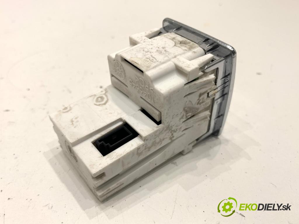 MERCEDES-BENZ C218 coupe 2013 195 kW CLS 350 CDI / d (218.323) 2987 Displej A2188270070 (Prístrojová doska)