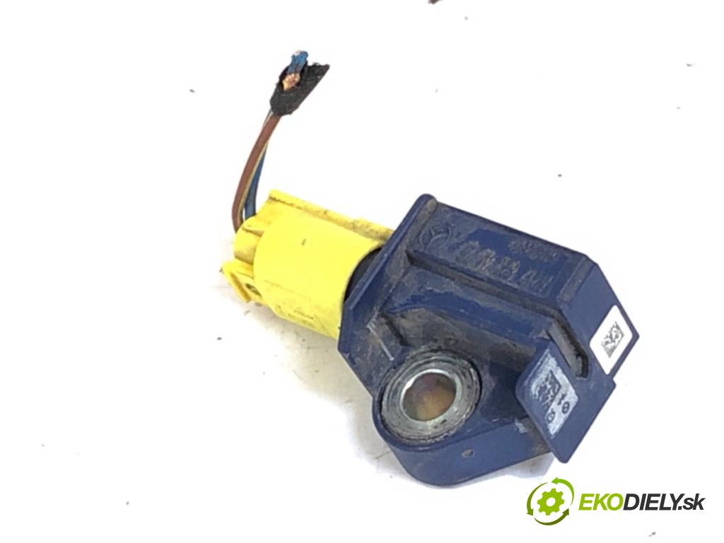 MERCEDES-BENZ C218 coupe 2013 195 kW CLS 350 CDI / d (218.323) 2987 Snímač nárazu A2128204926 (Snímač nárazu)