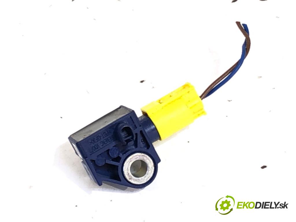 MERCEDES-BENZ C218 coupe 2013 195 kW CLS 350 CDI / d (218.323) 2987 Snímač nárazu A2128204926 (Snímač nárazu)