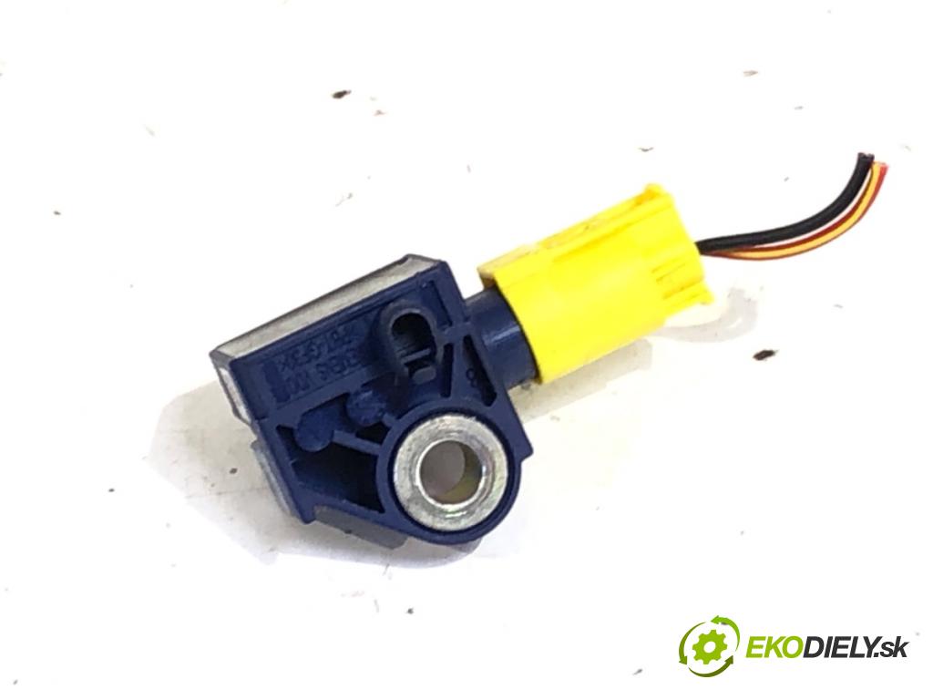 MERCEDES-BENZ C218 coupe 2013 195 kW CLS 350 CDI / d (218.323) 2987 Snímač nárazu A2128204926 (Snímač nárazu)