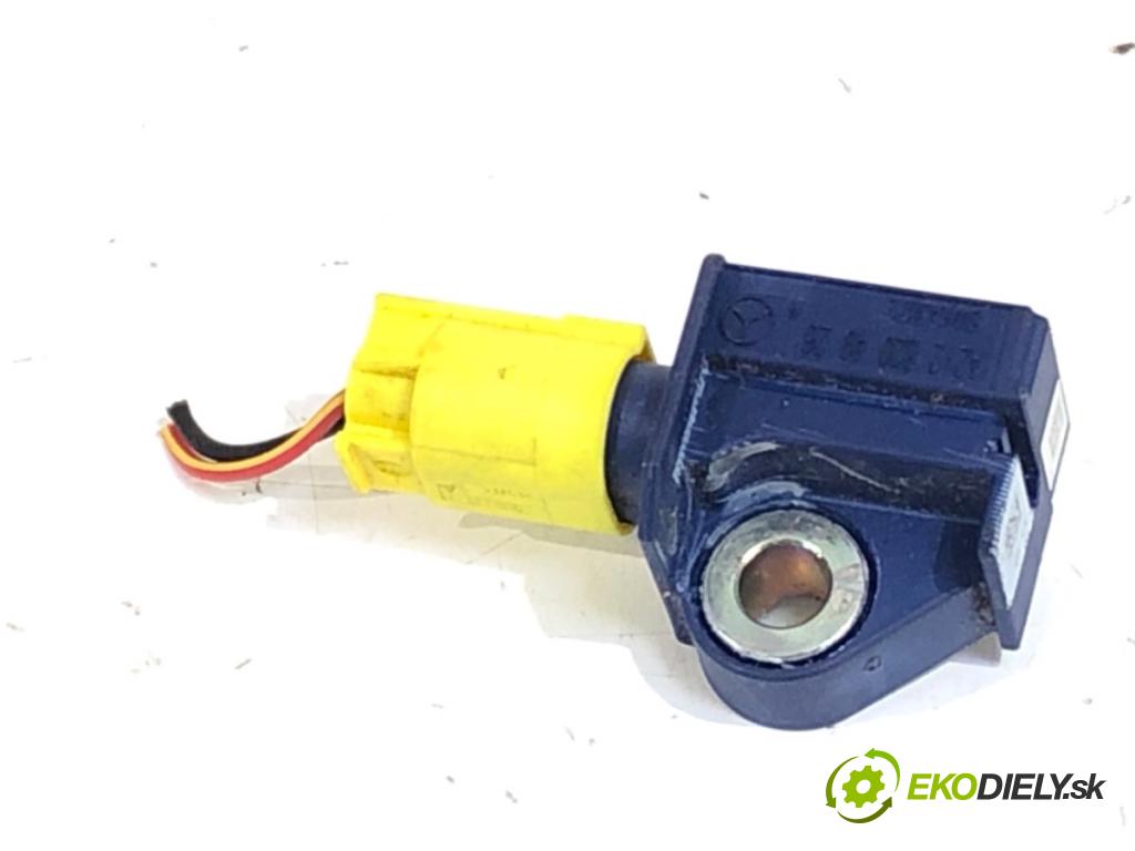 MERCEDES-BENZ C218 coupe 2013 195 kW CLS 350 CDI / d (218.323) 2987 Snímač nárazu A2128204926 (Snímač nárazu)