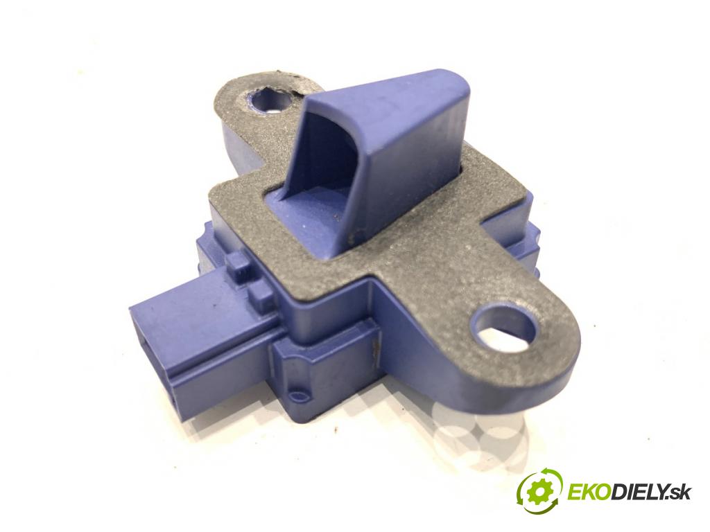 MERCEDES-BENZ C218 coupe 2013 195 kW CLS 350 CDI / d (218.323) 2987 Snímač nárazu A2128205026 (Snímač nárazu)