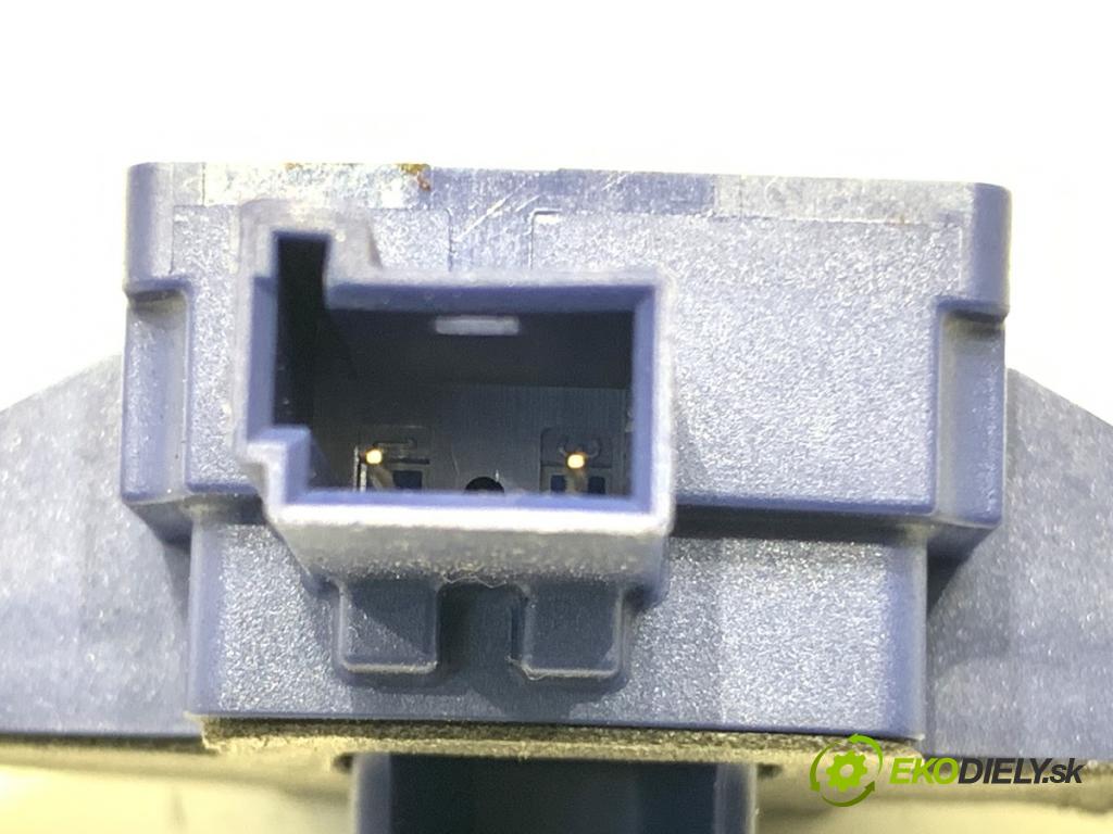 MERCEDES-BENZ C218 coupe 2013 195 kW CLS 350 CDI / d (218.323) 2987 Snímač nárazu A2128205026 (Snímač nárazu)